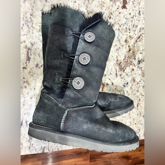 Ugg Black Bailey Button Triplet II Boot - Picture 2 of 9